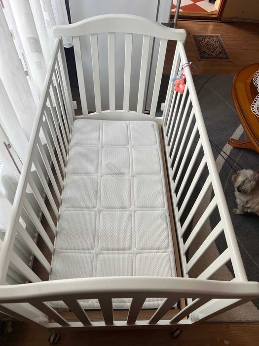 Patut din lemn si saltea pentru copii foarte putin folosit