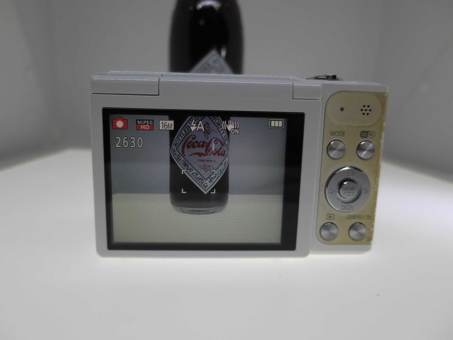 Panasonic Lumix SZ10 компактен фотоапарат с флип скрин цифрова камера