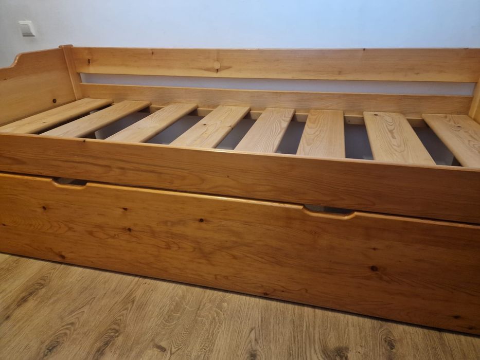Pat de lemn masiv stare foarte buna
