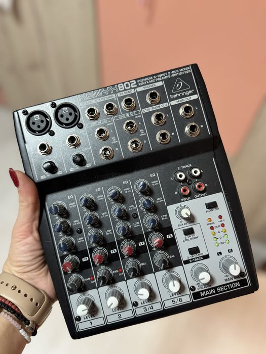 Аудио миксер, малък пулт