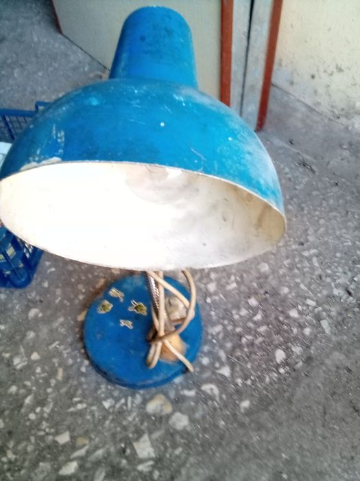 Настолна лампа производство на завод за медицинска апаратура гр София