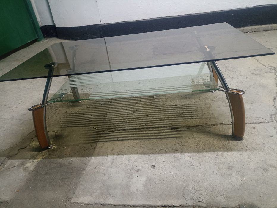 Продам стеклянный стол подставку