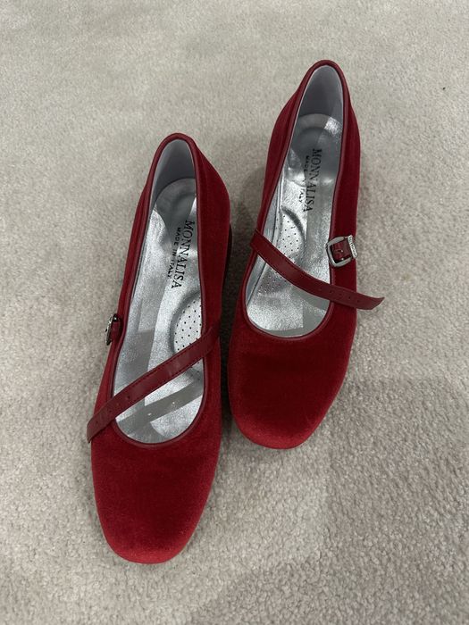 Чисто нови обувки за момиче на италианската марка Monnalisa