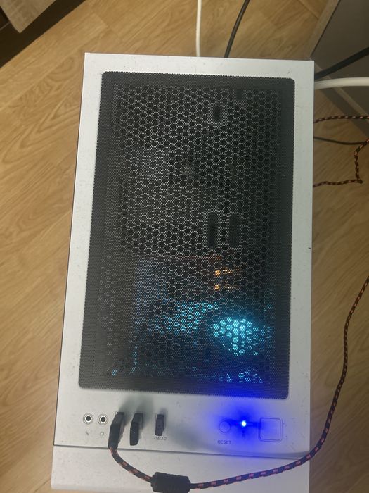 Геймърски компютър, 165 hz монитор и клавиатура и мишка!