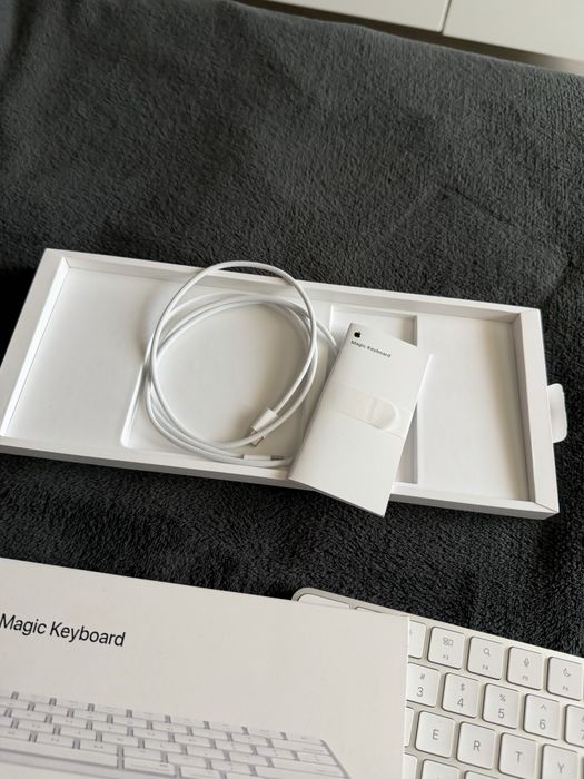 Apple Magic Keyboard 2024 international noua originala nefolosita