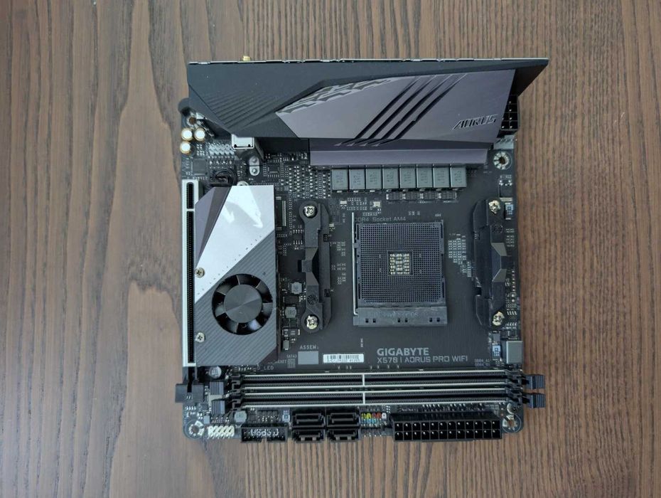 Дънна платка GIGABYTE X570 I Aorus Pro WiFi AMD AM4 Mini-ITX