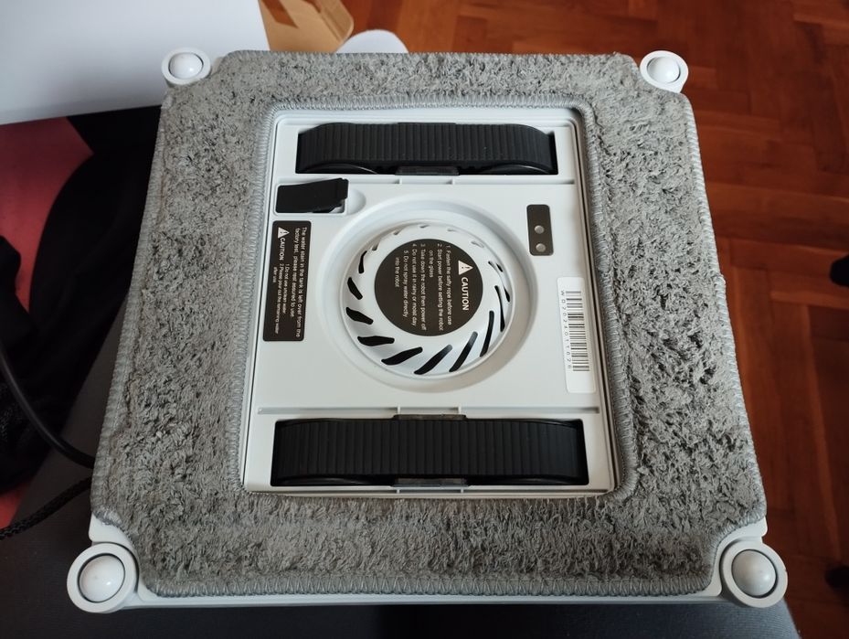 Робот за почистване на прозорци