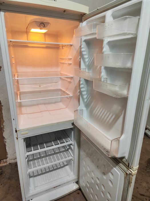 Холодильник рабочий