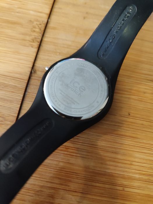 Оригинален часовник Ice Watch, златист циферблат