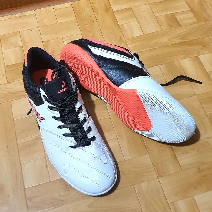 Продаю Кроссовки новые 39 р.