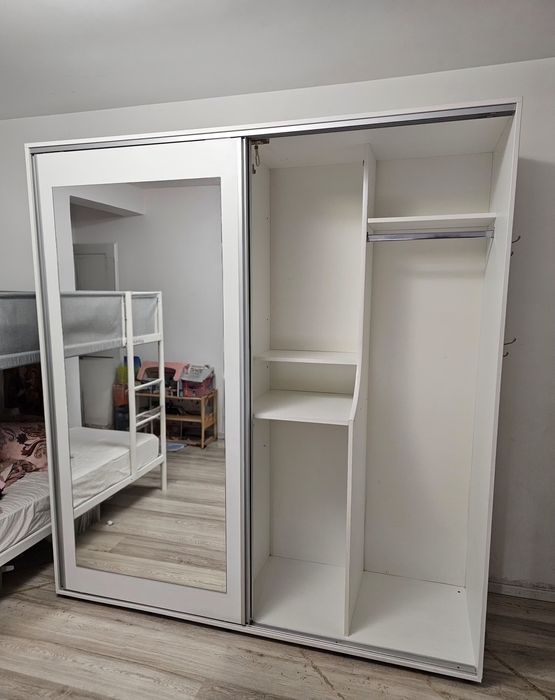 Dulap haine usi glisante  Sibiu