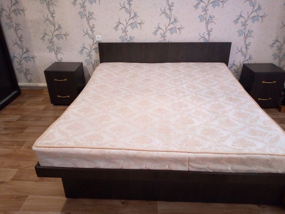 Продам спальный гарнитур