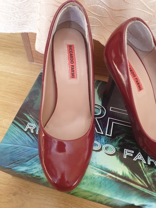 Червени обувки Riccardo Farini