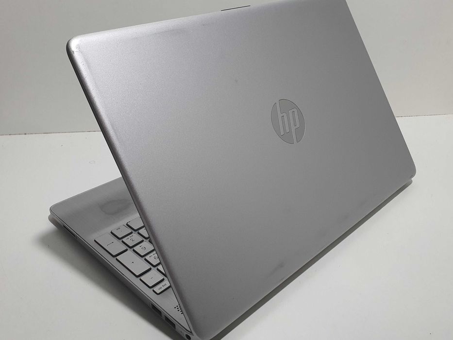HP Laptop 15-DW