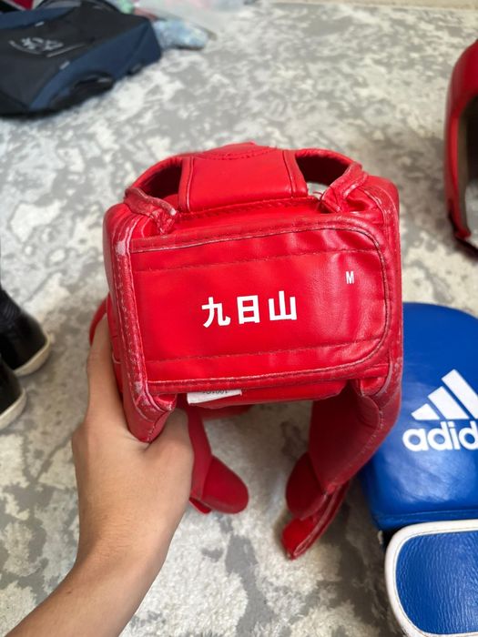 боксерский шлем,перчатка