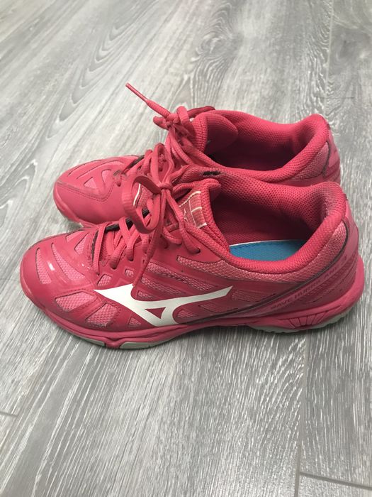 adidasi mizuno wave hurricane 3