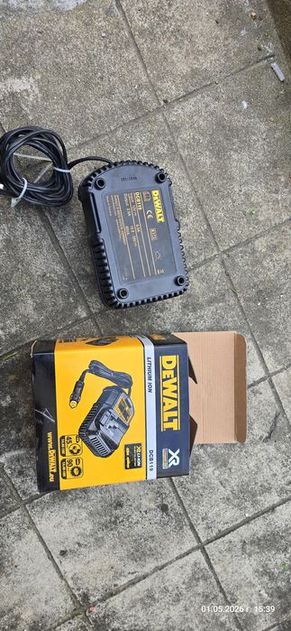 Зарядно устройство за кола 12V и батерии 18V DeWALT DCB119