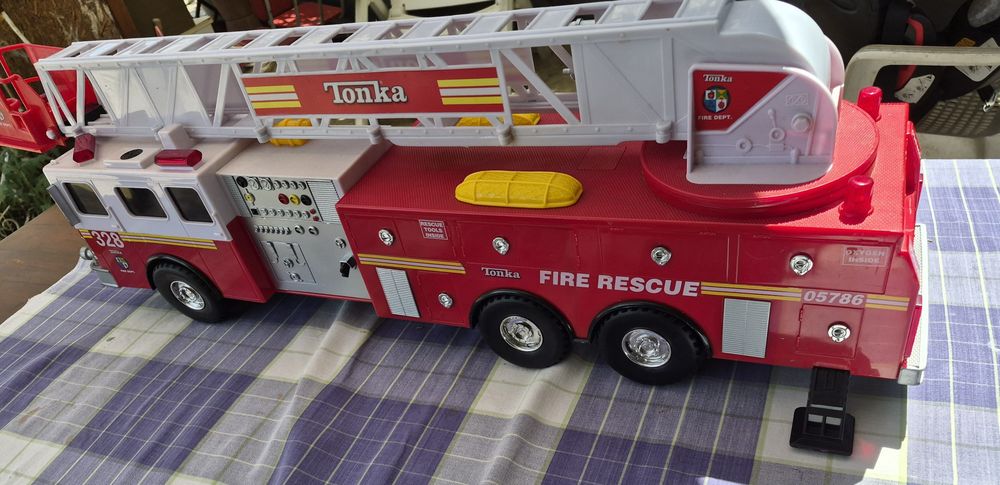 Огромен Камион пожарна Tonka със звуци и светлини