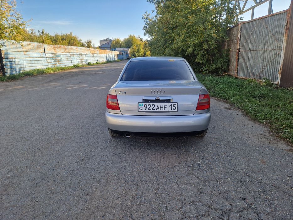 Ауди а 4 в 5 об.1.8