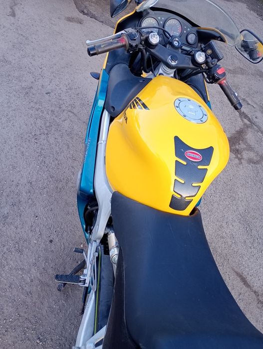 Dezmembrez motocicleta honda cbr 600f fabricatie 2000 piese honda cbr