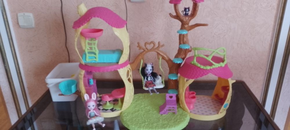 Домик с куклами инчантималс