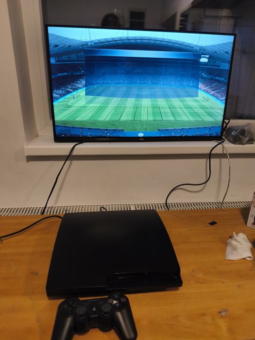 REDUCERE!! Sony PS3 PlayStation 3 cu joc FIFA și maneta originala