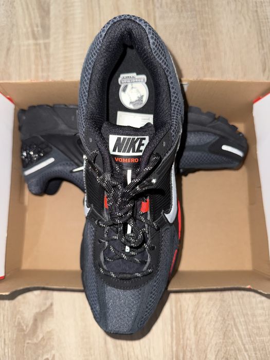 Nike Air Zoom Vomero 5 “Black Metallic University Red” - размер 45.5