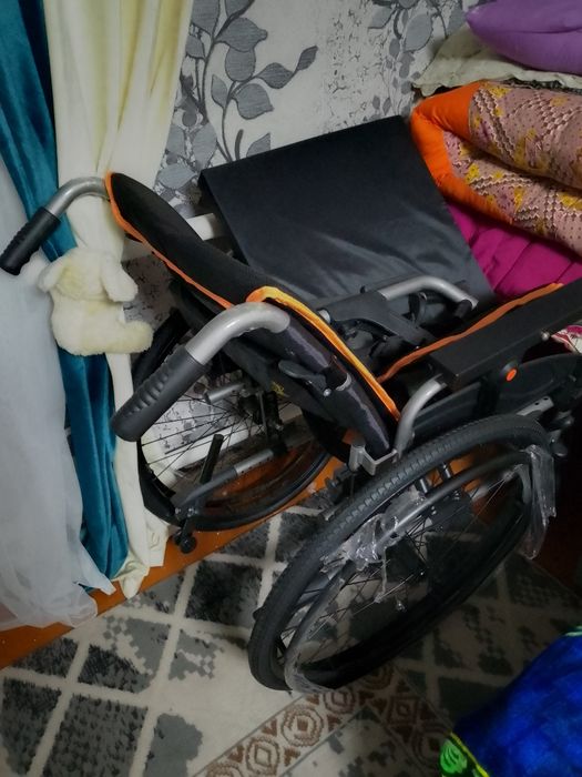 Продам инвалидную коляску