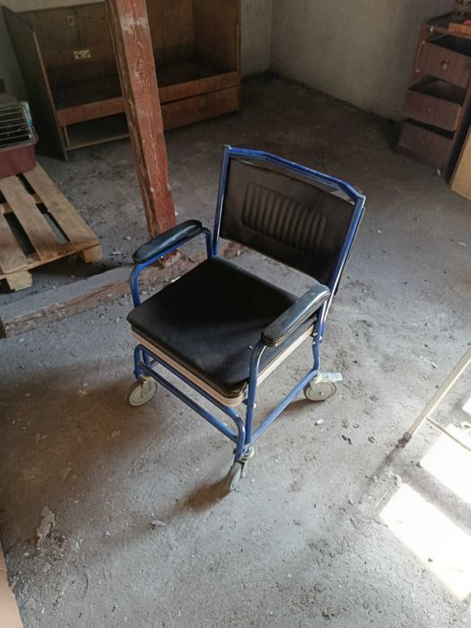 Санитарен стол с тоалет