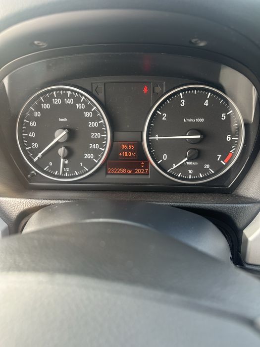 Dezmembrez  318 i benzina facelift