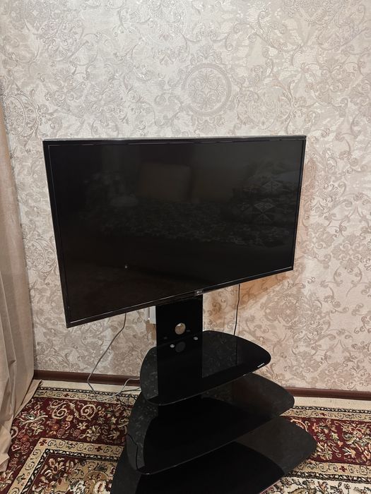 Продам телевизор с подставкой