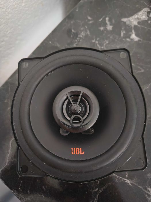 Casetofon Sony și boxa JBL