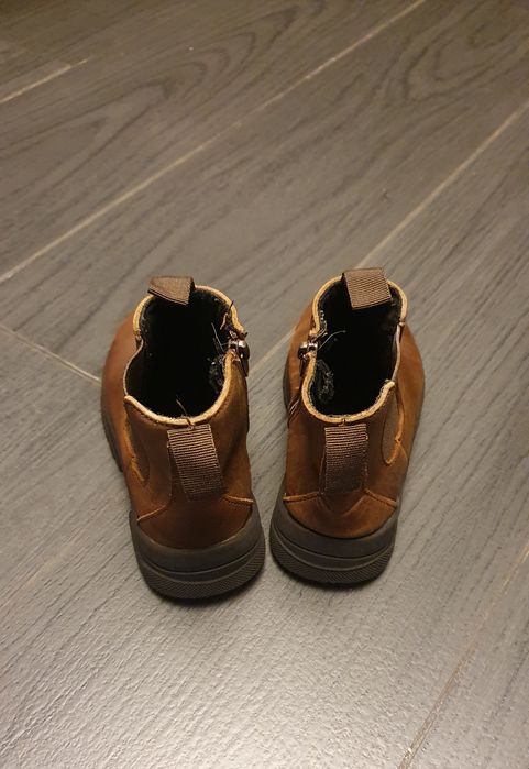 Продам детские ботинки