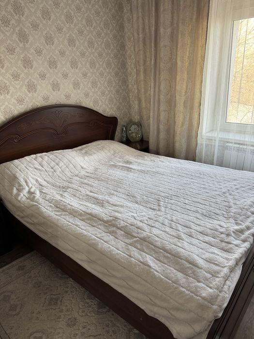 Продам спальный гарнитур