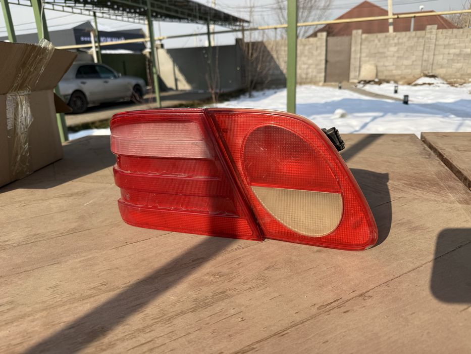 Фонарь задний на мерс 210