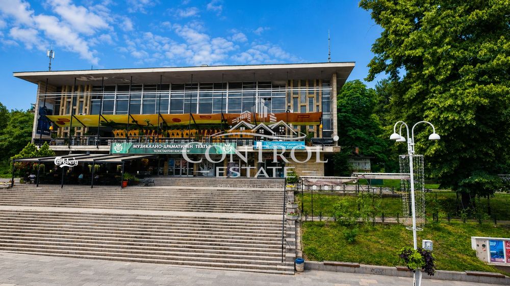 Продава се Двустаен апартамент в Велико Търново, Център - 110 кв.м за 1091 €/кв.м - Снимка #1