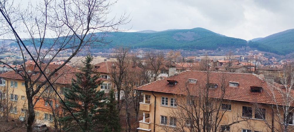 Продава се двустаен апартамент в кв. Могиличе, гр.Перник