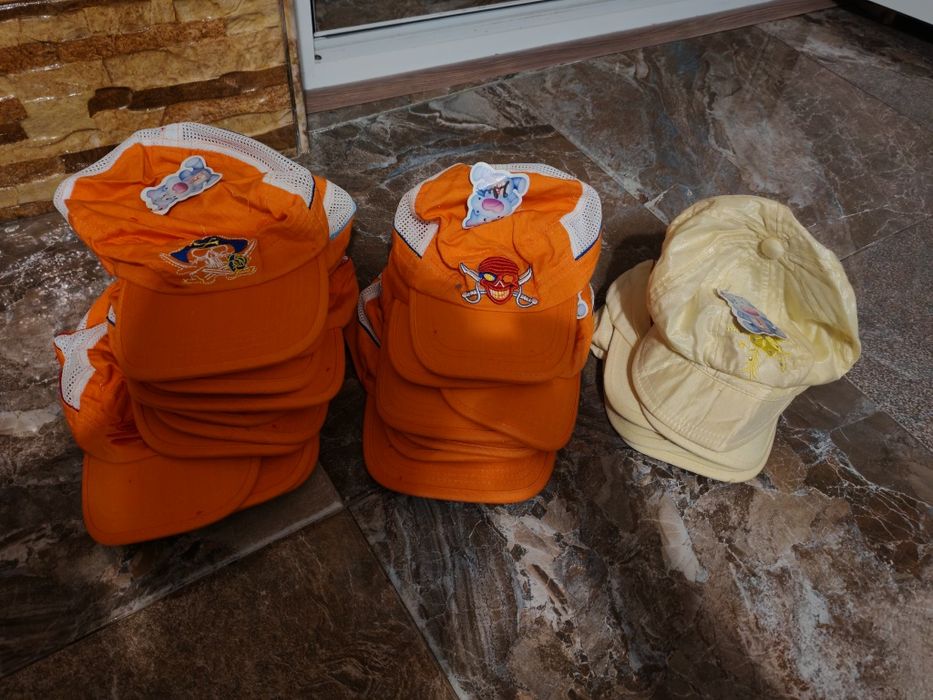 Pălării și șepcuțe noi