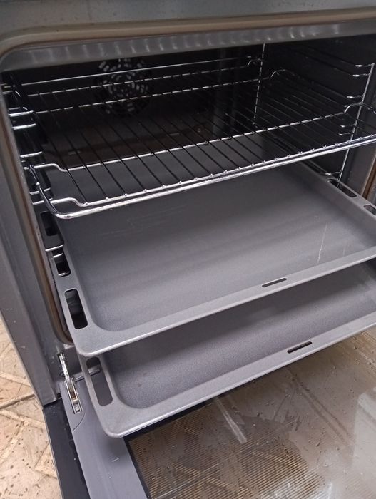 Иноксова свободно стояща печка с керамичен плот Бош Bosch с  Гаранция!