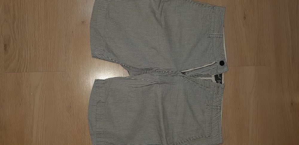 Pantaloni scurți barbati mărimi diferite