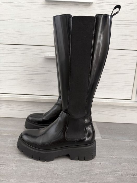 Дамски ботуши Hugo номер 38 оригинални нови