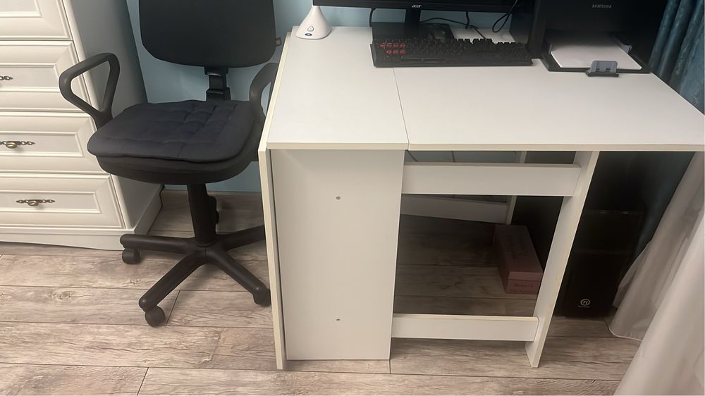 Продам стол и 6 таберет