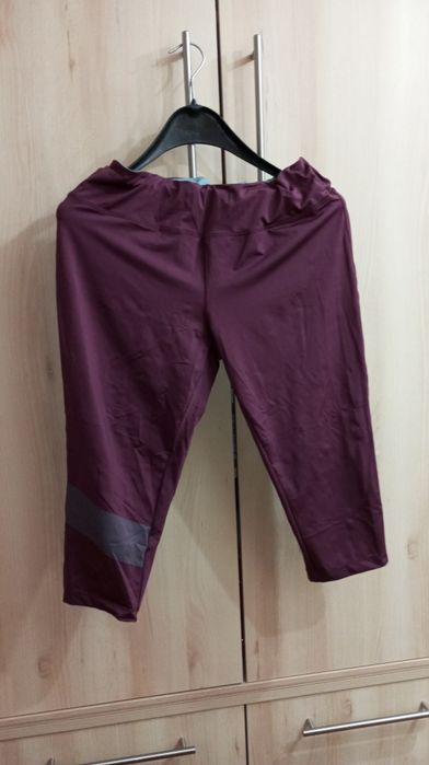 Tricou scurtă pentru femei.