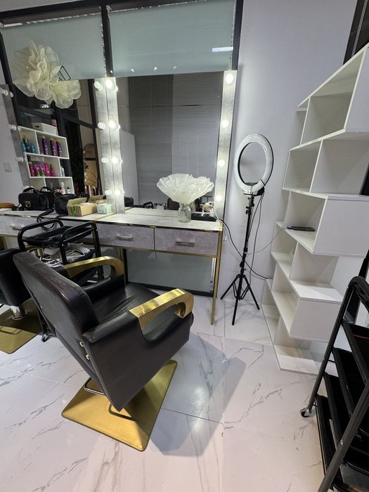 Продаю зеркало с подсветкой