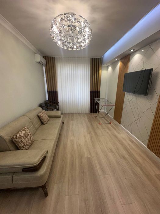 Сдается 2 х комн квартира на Янгихаетском районе! На длительный срок!