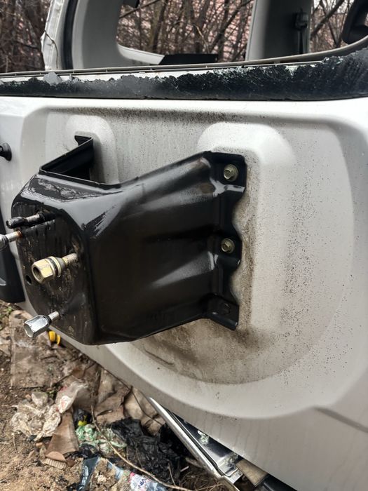 стайка за резервна гума за mitsubishi pajero3