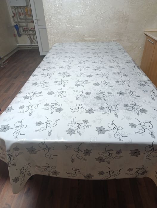 Продаётся стол со стульями