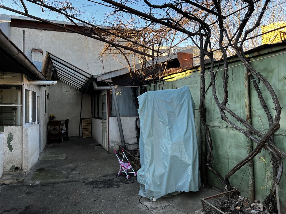 Aparatorii Patriei-Inchiriez casa curte