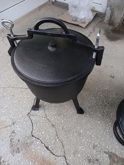 Ceaun vânătoresc din fontă pura 10 L Ofertă 329 lei