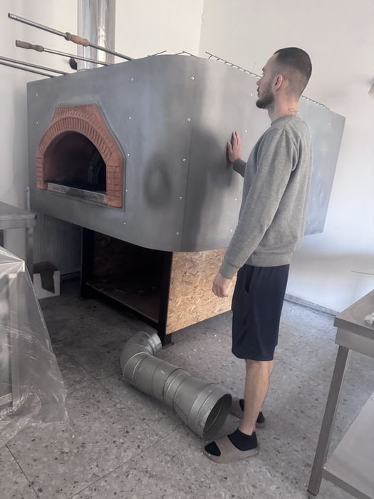 Cuptor pizza pe lemne